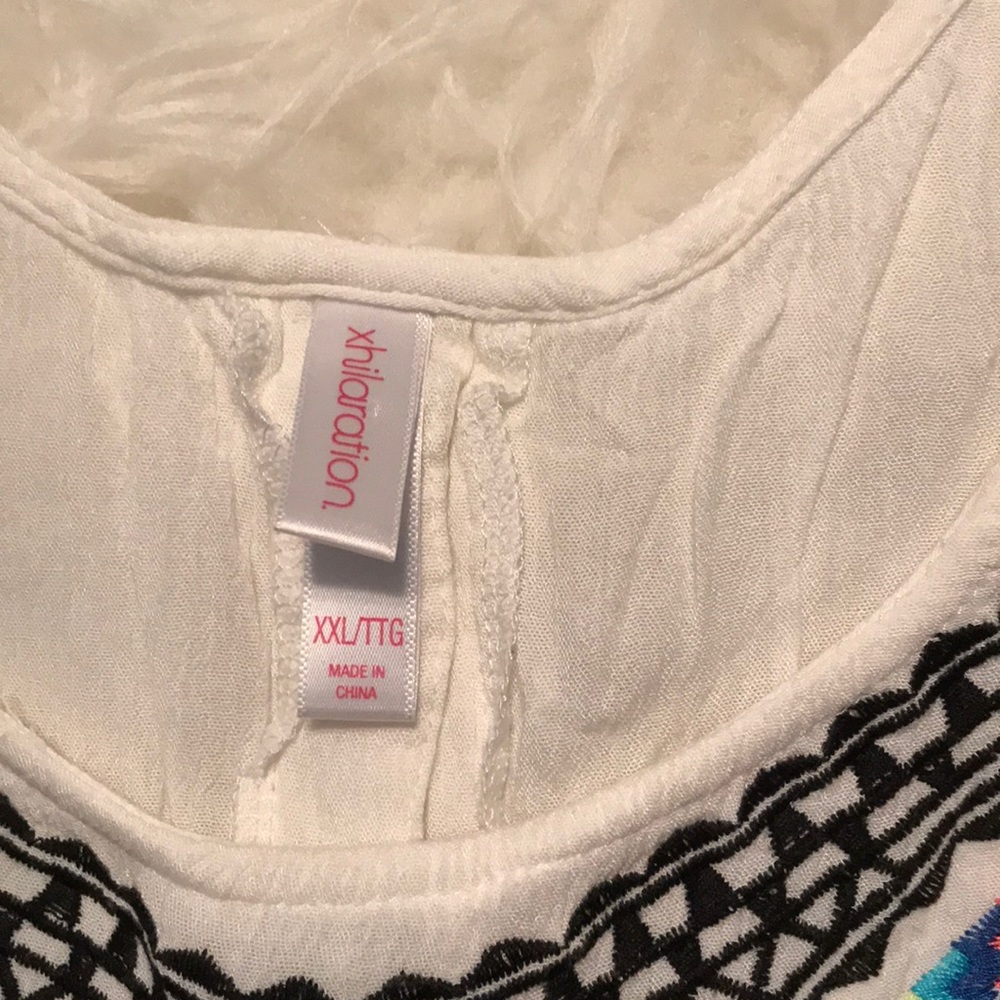 Embroidered top - Picture 2 of 5
